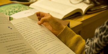 Decoding English: The Beginner’s Phonics Journey