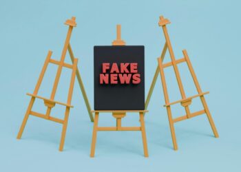 tanda berita palsu yang duduk di atas kuda-kuda